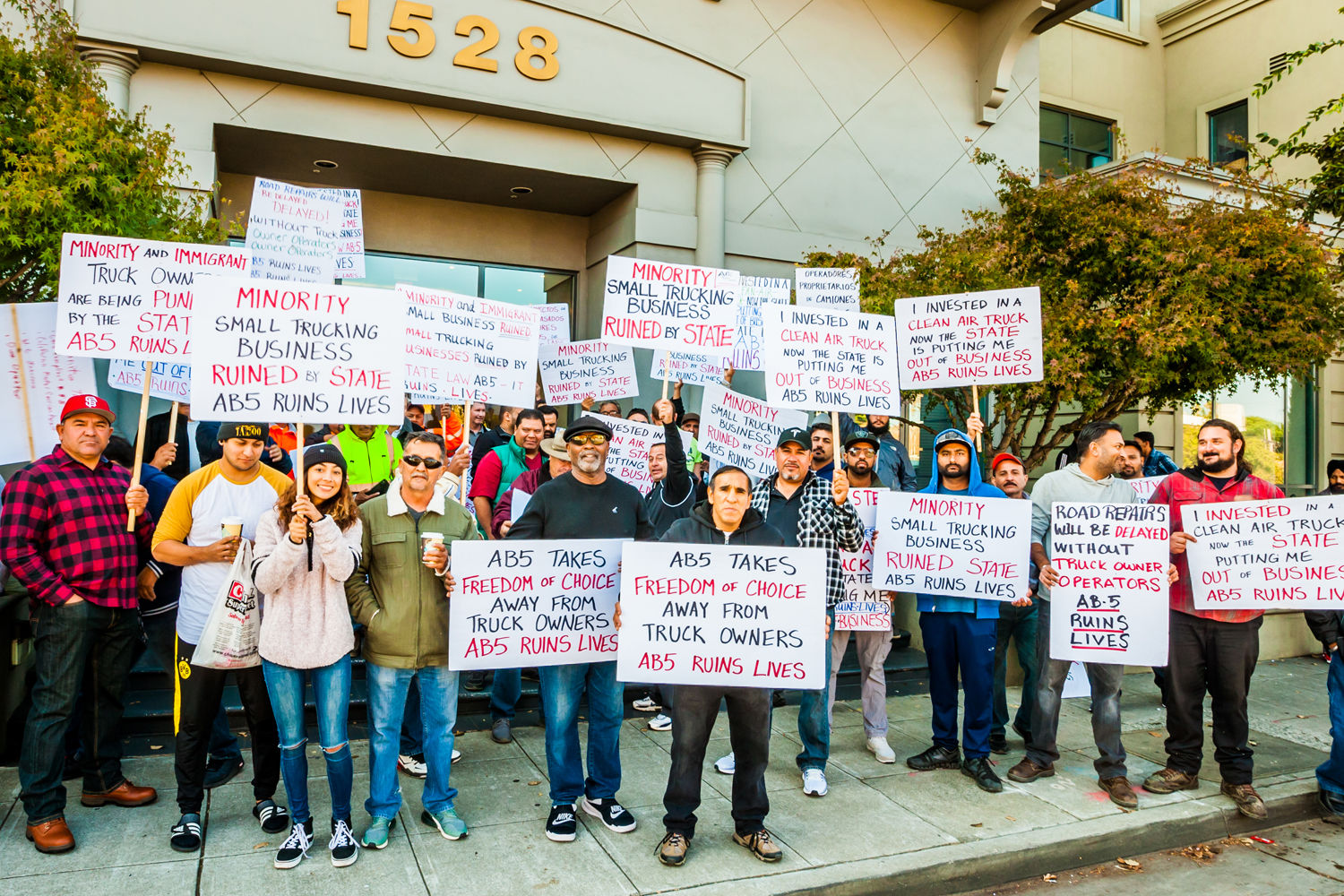 Truck drivers protest against California Assembly Bill 5